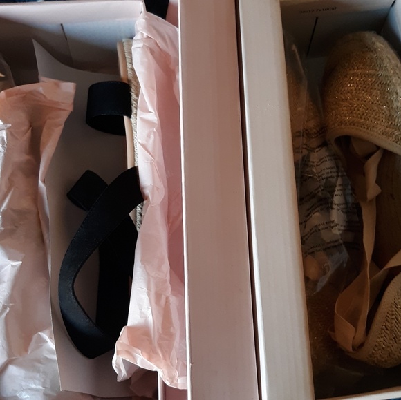 Sandles - Picture 3 of 4